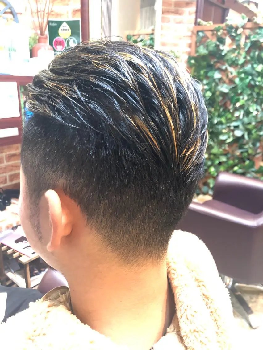 ショート カラー メンズ 刈り上げ グラデーションカラー 松 下のヘアスタイル