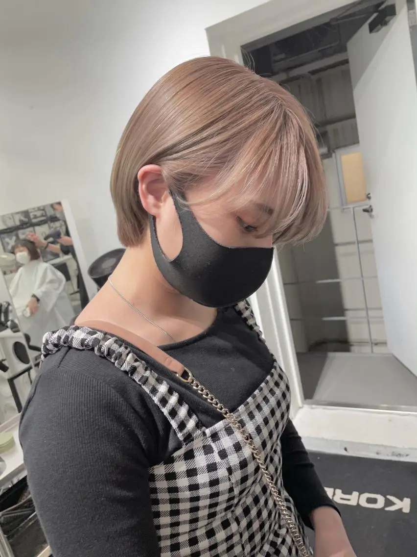 ショート カラー ヘアアレンジ ベージュカラー ブリーチ ミルクティーベージュ カット ヘアカラー トリートメント 艶ハイトーン/ヘア アレンジAYAKAのヘアスタイル