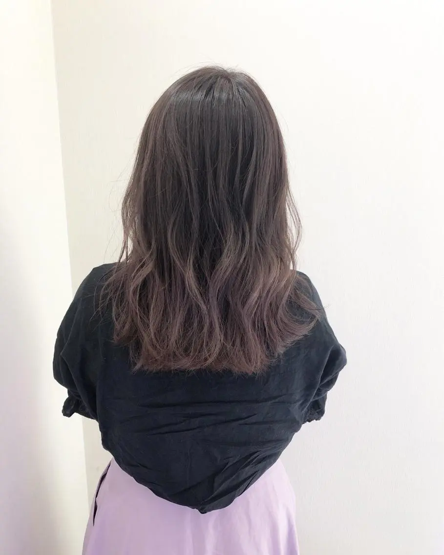 セミロング カラー グラデーションカラー ピンクカラー 白井 つづりのヘアスタイル