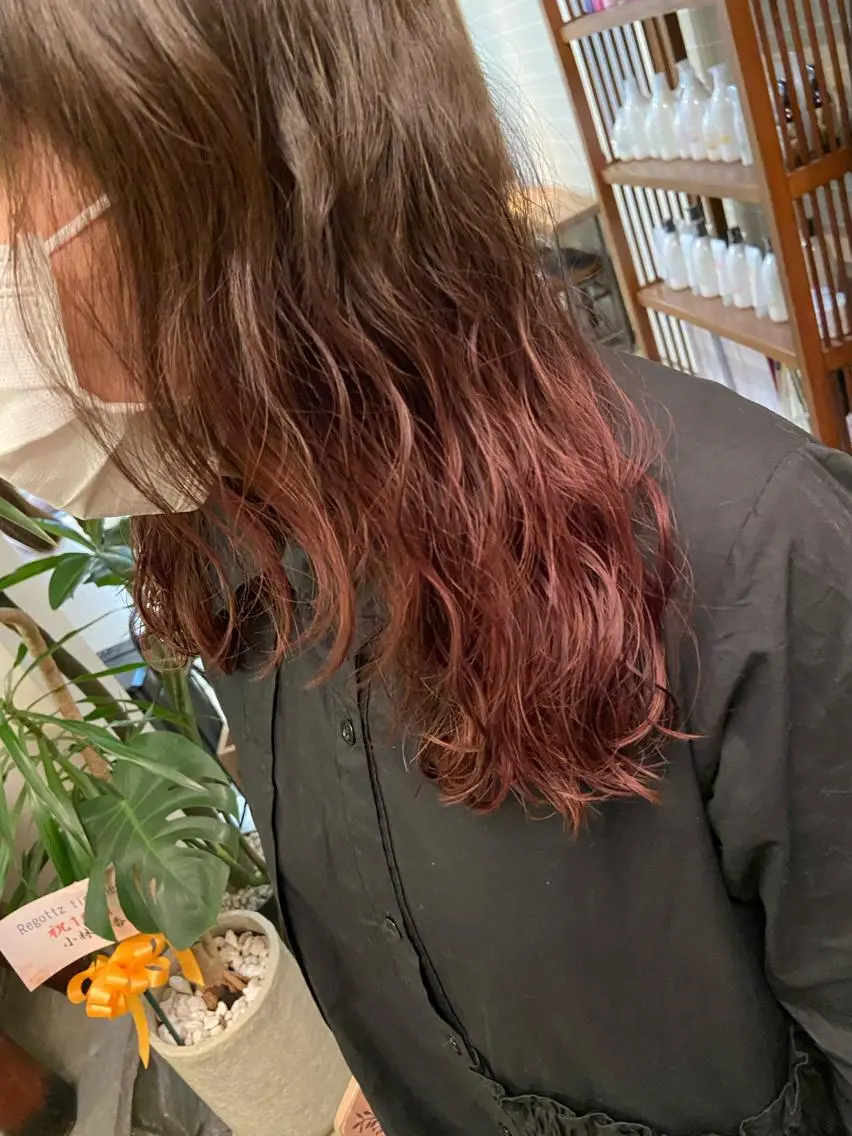 ミディアム カラー ブリーチ グラデーションカラー ブリーチなしカラー 西田 莉緒のヘアスタイル
