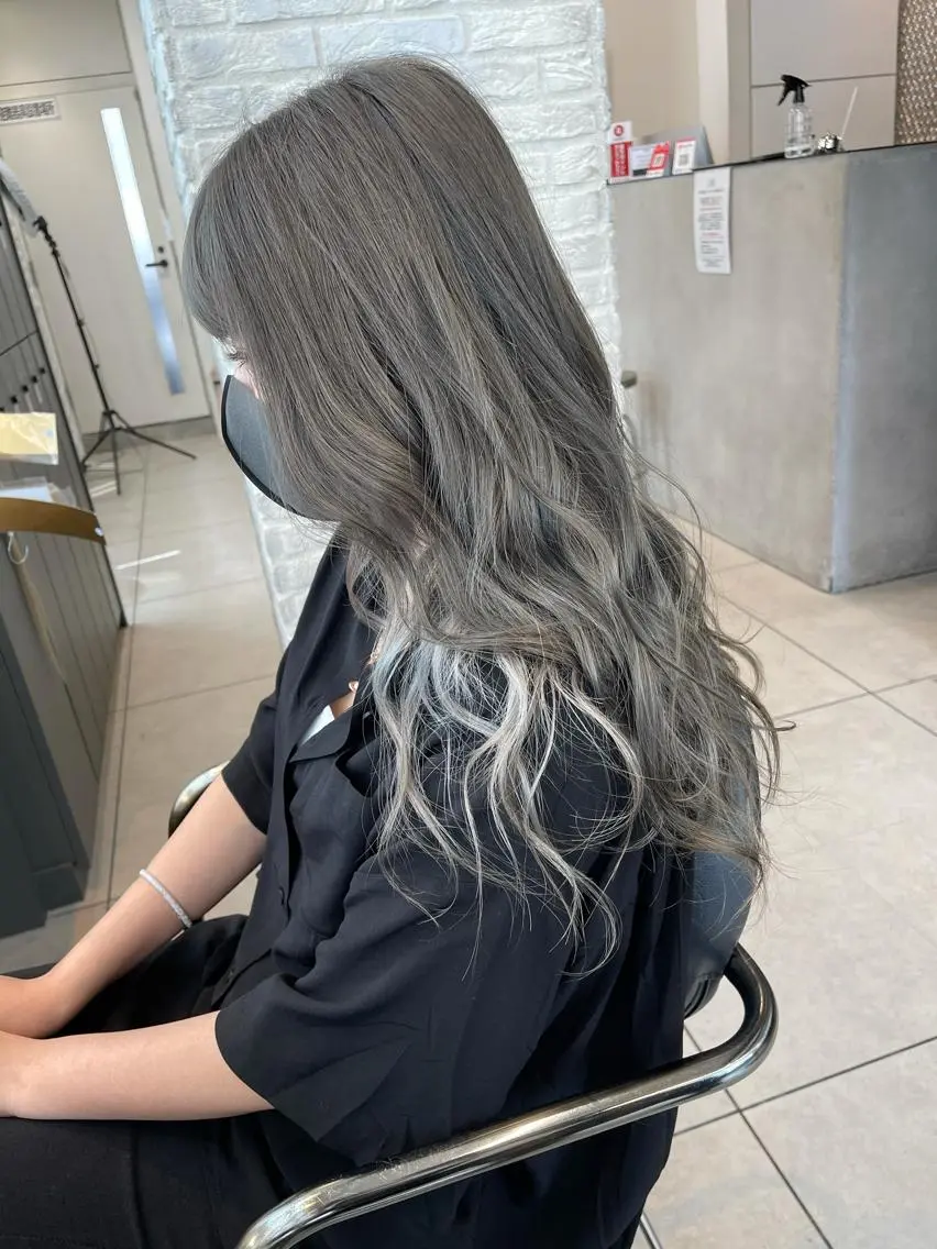 ロング カラー 韓国レイヤー×艶髪 ハイトーンRyukiのヘアスタイル
