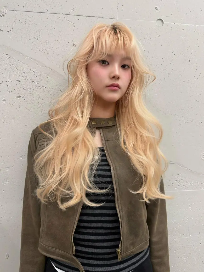 カラー ロング ブリーチ ブロンド ケアブリーチ ハイトーンカラー ヘアカラー トリートメント 透明感🪽艶カラー☆ トレンドヘア✨のヘアスタイル