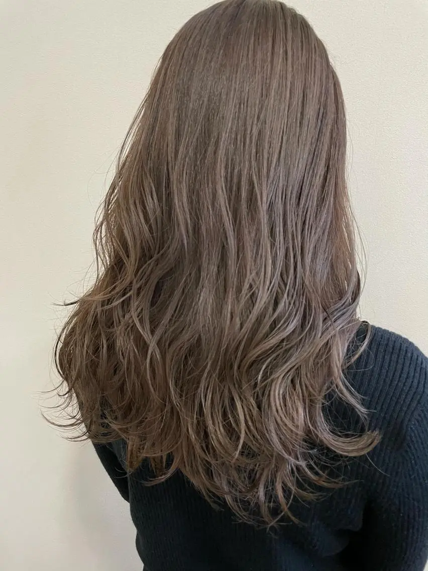ロング カラー ベージュカラー ブリーチ ミルクティーベージュ 沢田 瞳のヘアスタイル