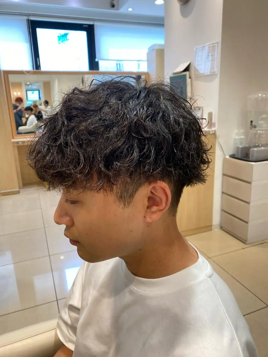 ショート パーマ メンズ カット パーマ メンズ特化型美容師 栗山勇人のヘアスタイル