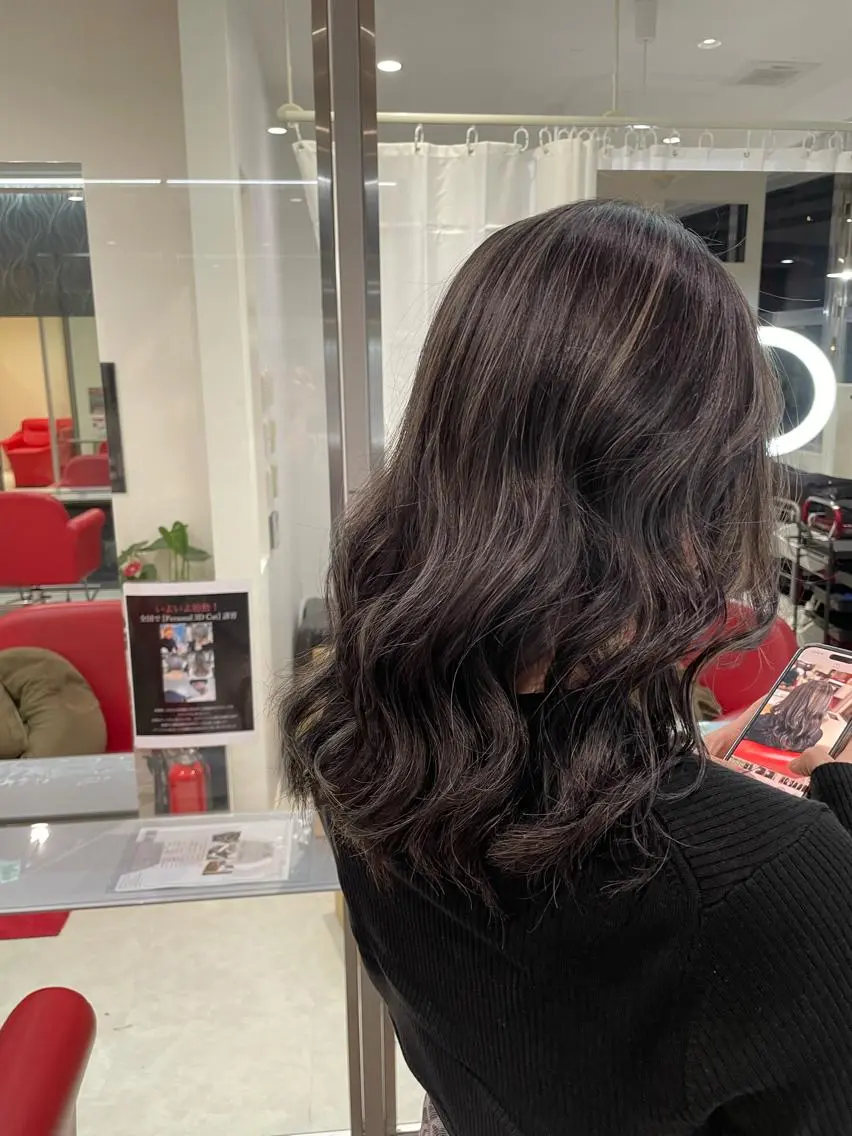 セミロング カラー ハイライトカラー ハイライト Merlyosaka 早川未来のヘアスタイル