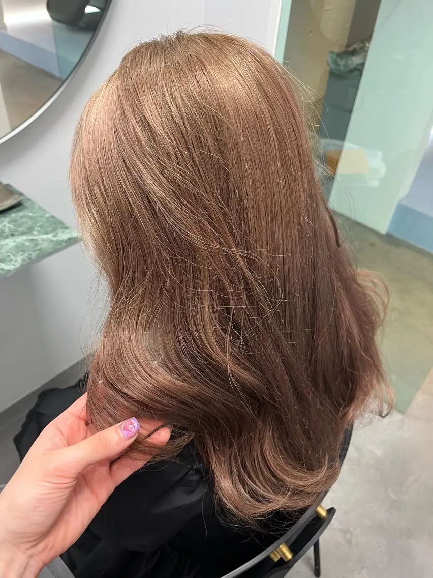 ロング カラー ベージュカラー ミルクティーベージュ ayaka♡ 柔らかカラーのヘアスタイル