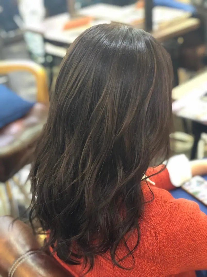 セミロング カラー ハイライトカラー イルミナカラー ハイライト 【艶髪×韓国風】 毛流れ職人 RYOのヘアスタイル