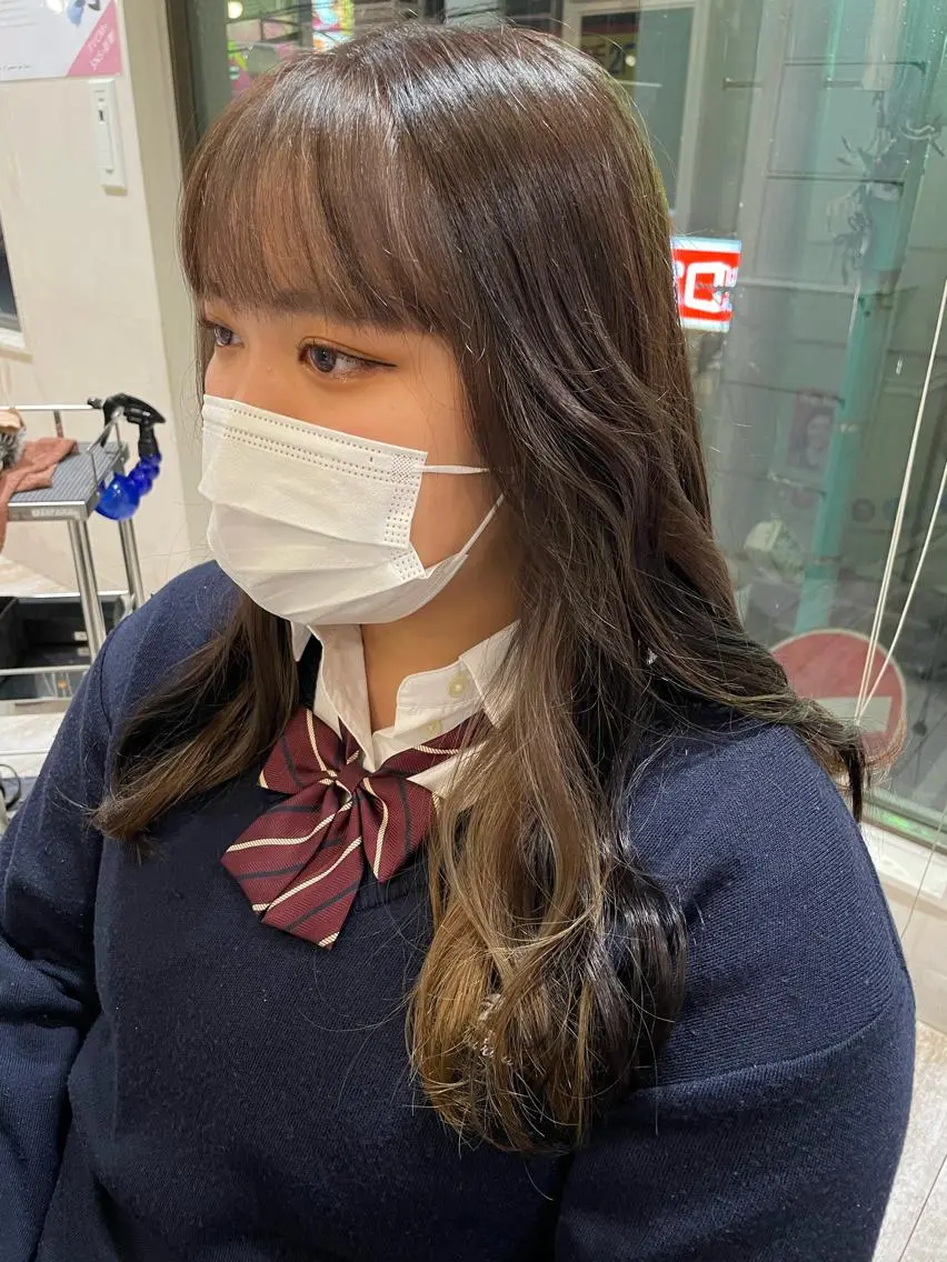 ロング カラー ブリーチ イヤリングカラー タニ アカリのヘアスタイル