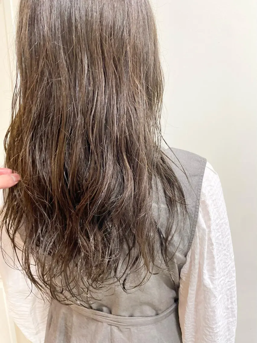 ロング カラー パーマ グレージュ カット ヘアカラー パーマ トリートメント レイヤー／似合わせ TAKUYAのヘアスタイル