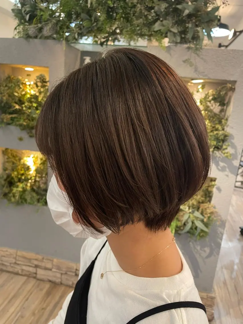 ショート ショートボブ アッシュ アッシュブラウン ボブ ショートヘア カット ヘアカラー トリートメント VISAGE ba.sk 金子詩帆のヘアスタイル