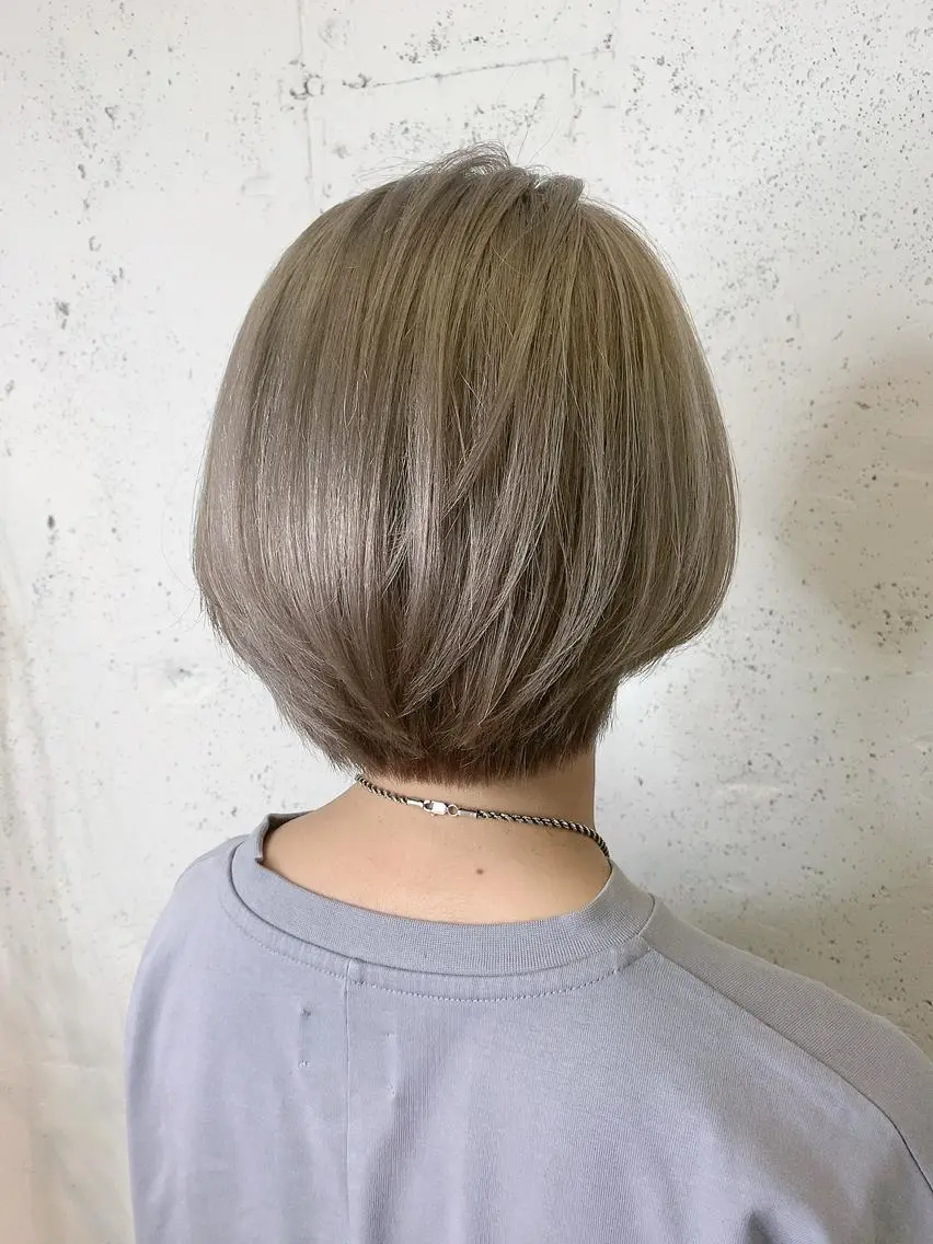 ショート カラー 透明感ハイトーン🦄 キラ🌈のヘアスタイル
