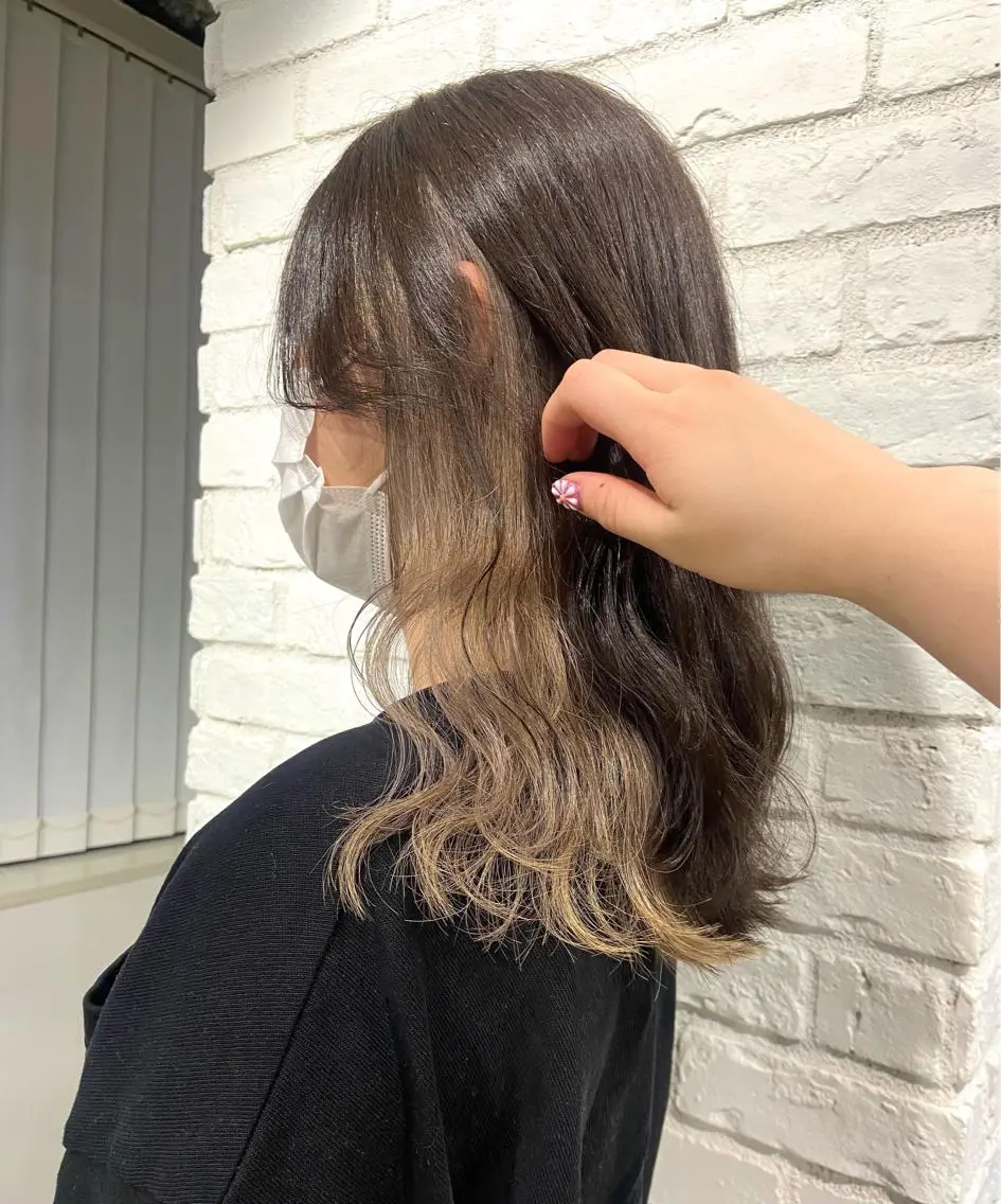 セミロング カラー ベージュカラー インナーカラー ホワイトベージュ カット ヘアカラー トリートメント 🪽似合わせカラー RENA.🪽🩶のヘアスタイル