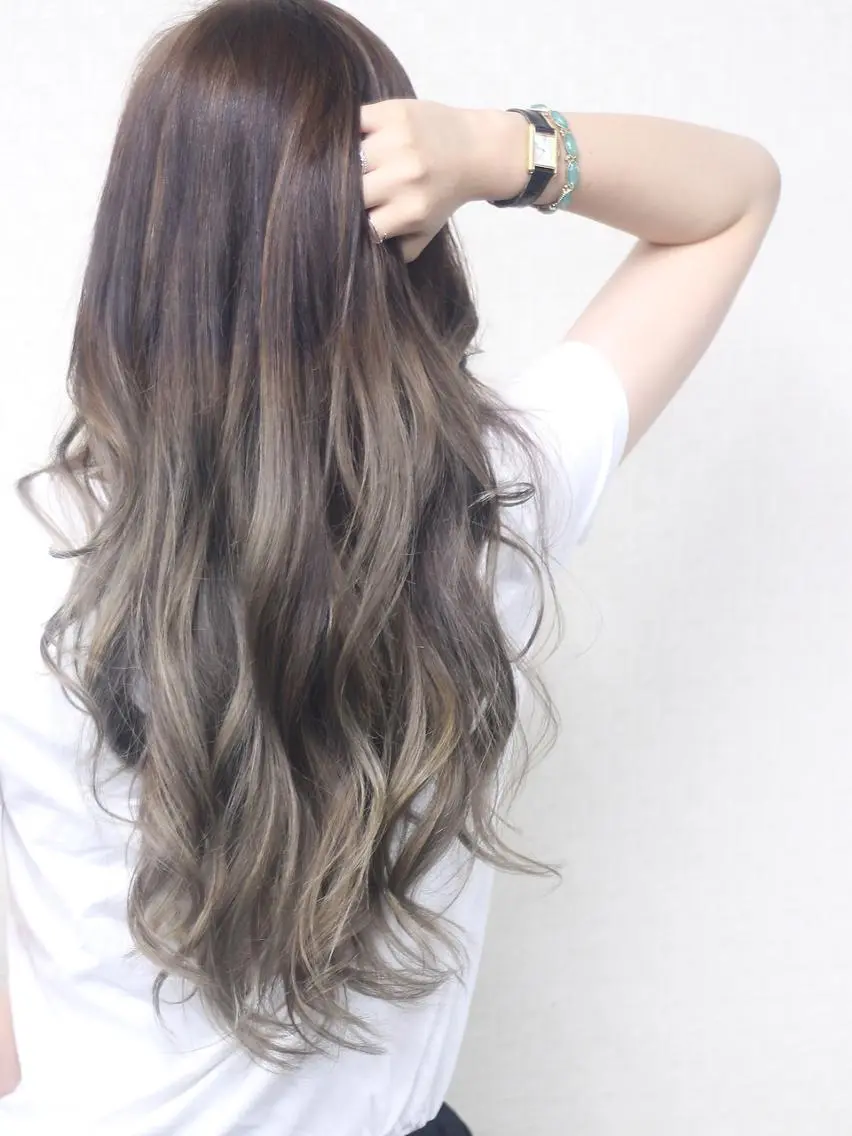 ロング カラー パーマ 大阪レミーエクステ チビ編み込みのヘアスタイル