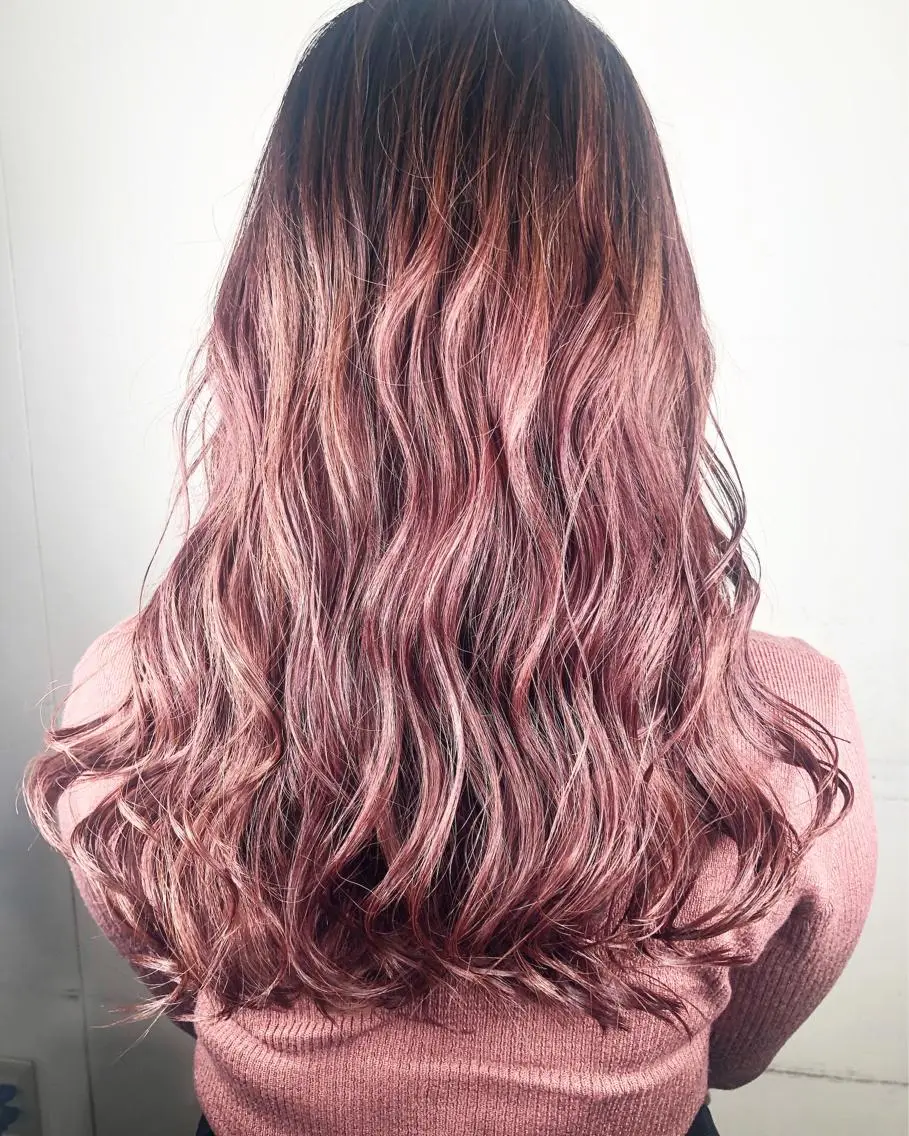 セミロング カラー ピンクカラー パープルカラー 西本 夏美のヘアスタイル