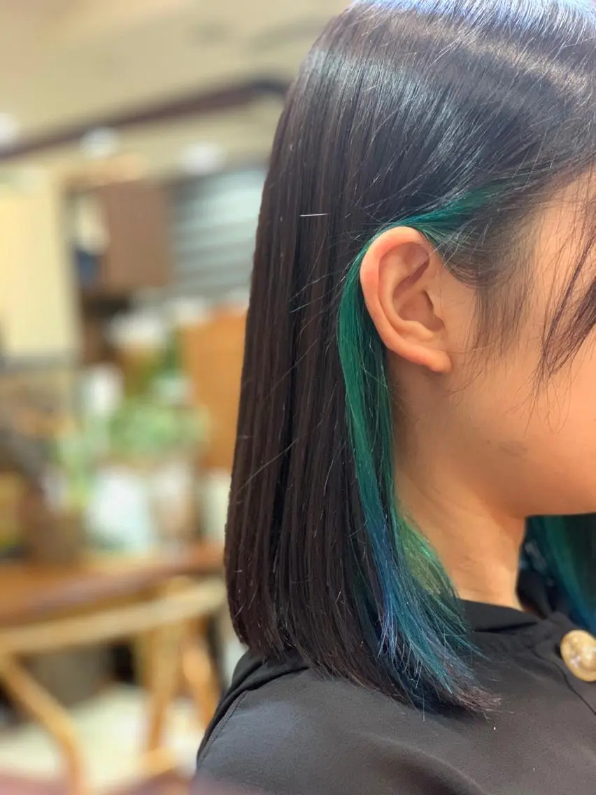 ミディアム カラー ブルーカラー ブルーバイオレット インナーカラー バイオレットカラー カット特化美容師 齋藤桐のヘアスタイル