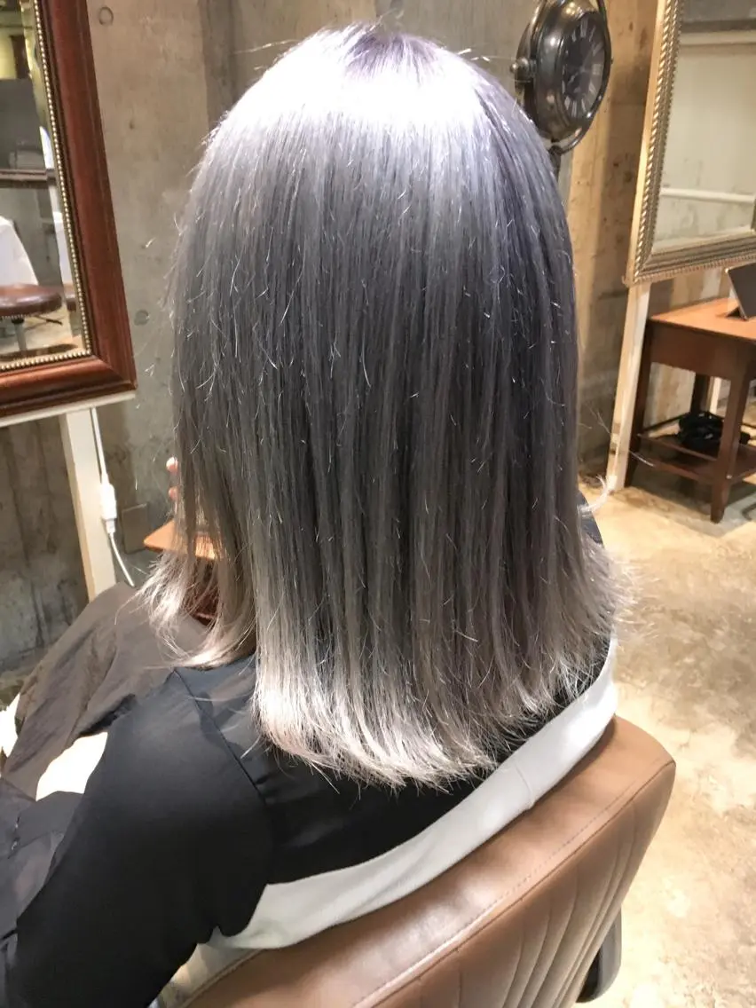 ミディアム カラー グレージュ シルバー シルバーグレージュ 北條 優輝のヘアスタイル