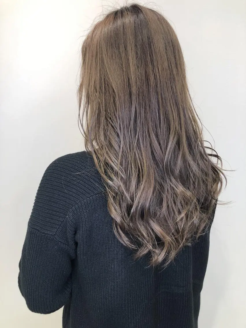 カラー N4C エヌフォーシーのヘアスタイル