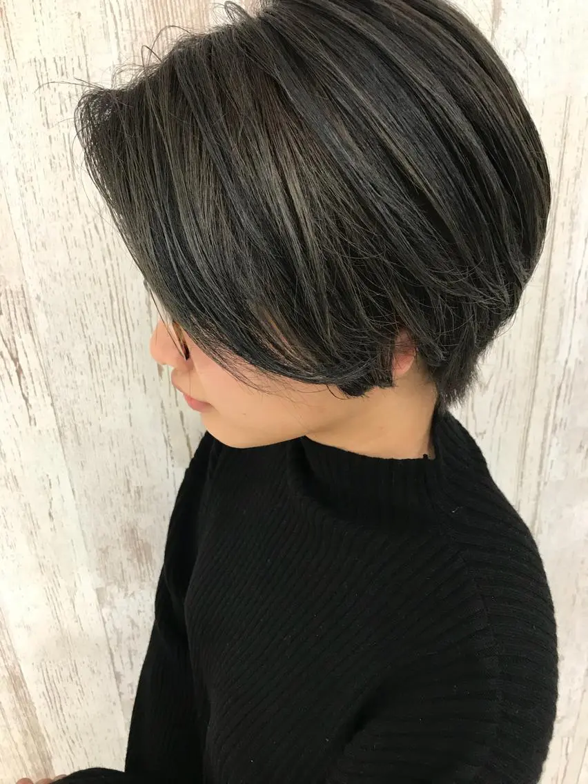 ショート カラー グレージュ ハイライトカラー ハイライト Oopsレイヤー 加藤澄都のヘアスタイル