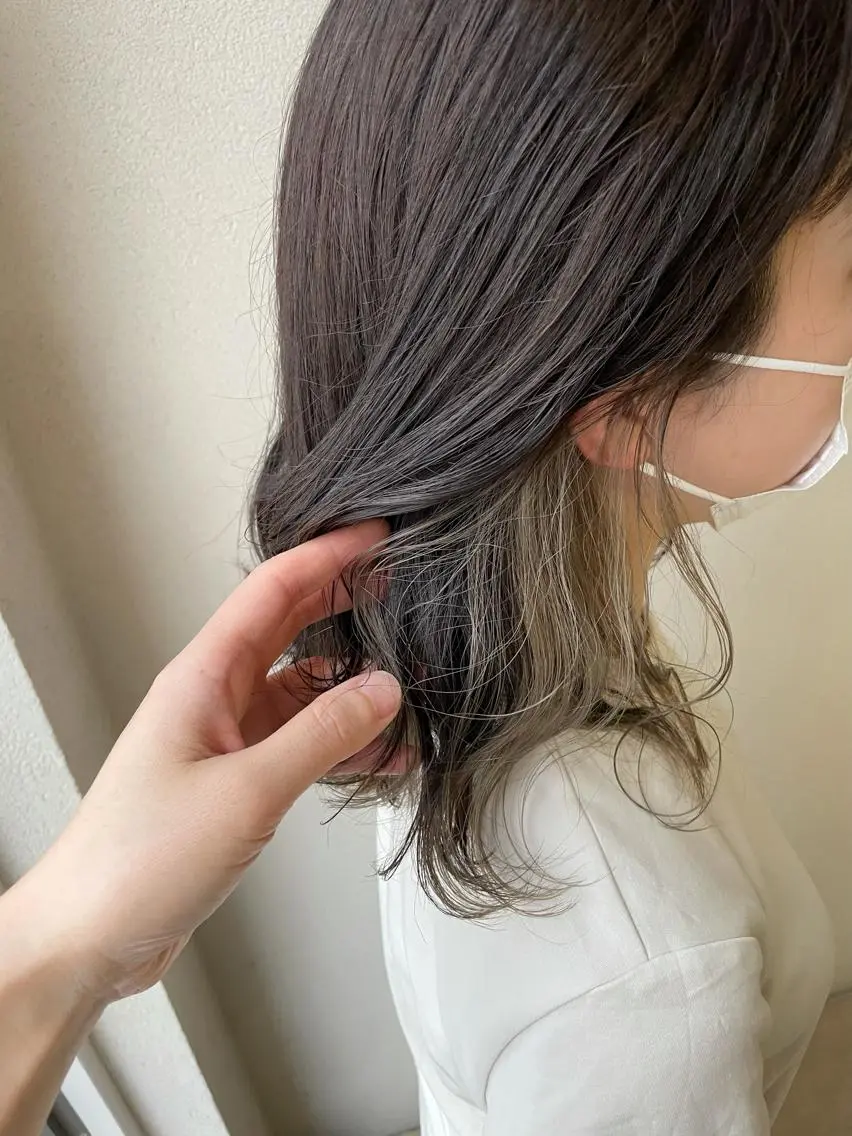 ミディアム カラー グレージュ インナーカラー ヘアカラー 沢田 瞳のヘアスタイル