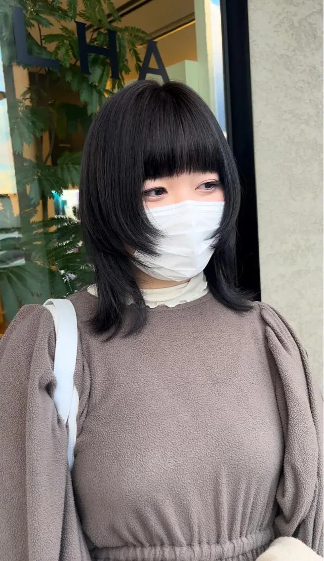 ミディアム カラー 黒髪 ブルーカラー ブルーブラック ウルフカット カット ヘアカラー トリートメント 手塚 亮汰のヘアスタイル