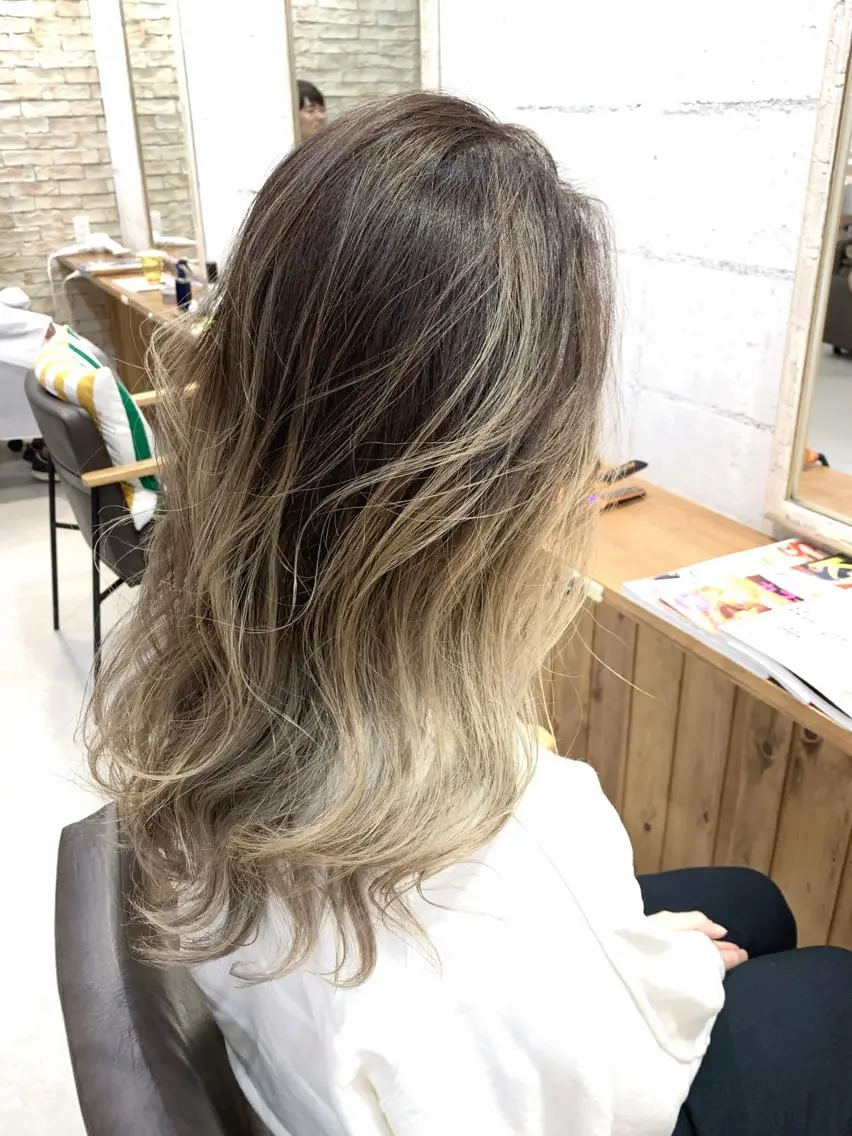 ロング レイヤーカット カット ヘアカラー くわやま まさきのヘアスタイル