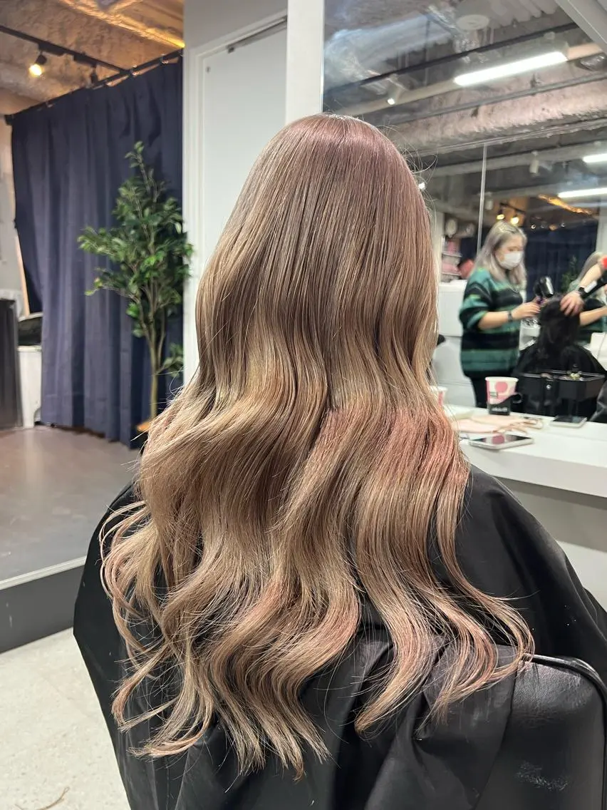 ロング カラー ハイトーン&髪質改善 &韓国エクステ🤎のヘアスタイル