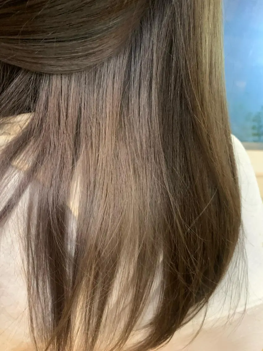 セミロング カラー グレージュ インナーカラー 佐藤 舞のヘアスタイル
