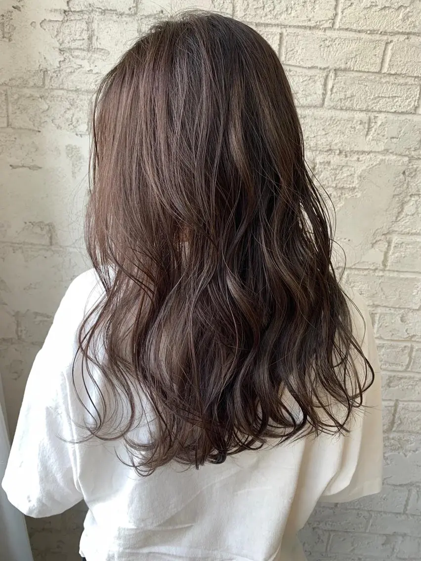 セミロング ヘアカラー 🇺🇸ハイライト特 化美容師🇺🇸漆沢のヘアスタイル