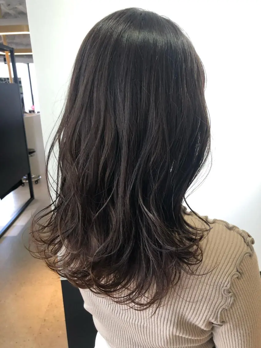 セミロング カラー 透明感カラー グレージュ ラベンダーカラー ラベンダーグレージュ ラベンダーグレー カット ヘアカラー トリートメント ヘッドスパ 片山美穂 心斎橋・なんばのヘアスタイル