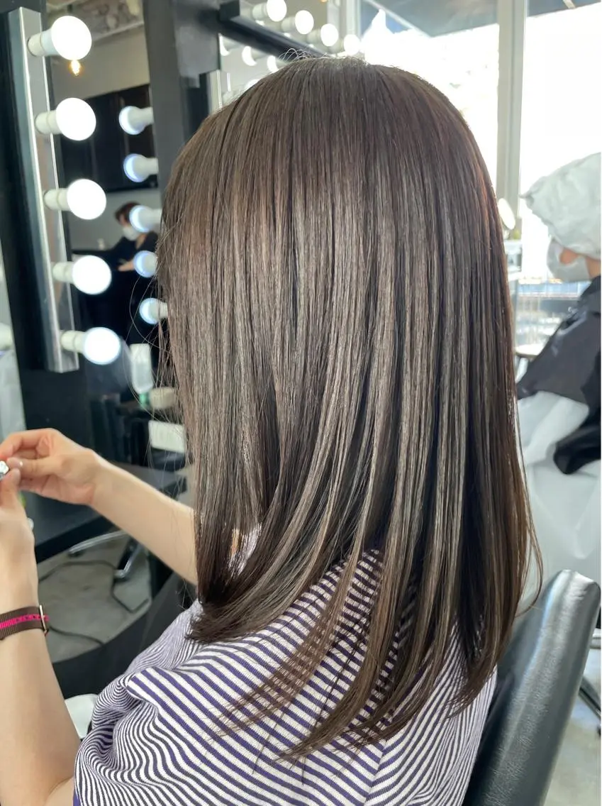 セミロング カラー アッシュ オリーブアッシュ カット ヘアカラー トリートメント ブリーチなし透明感 タケザワミキのヘアスタイル