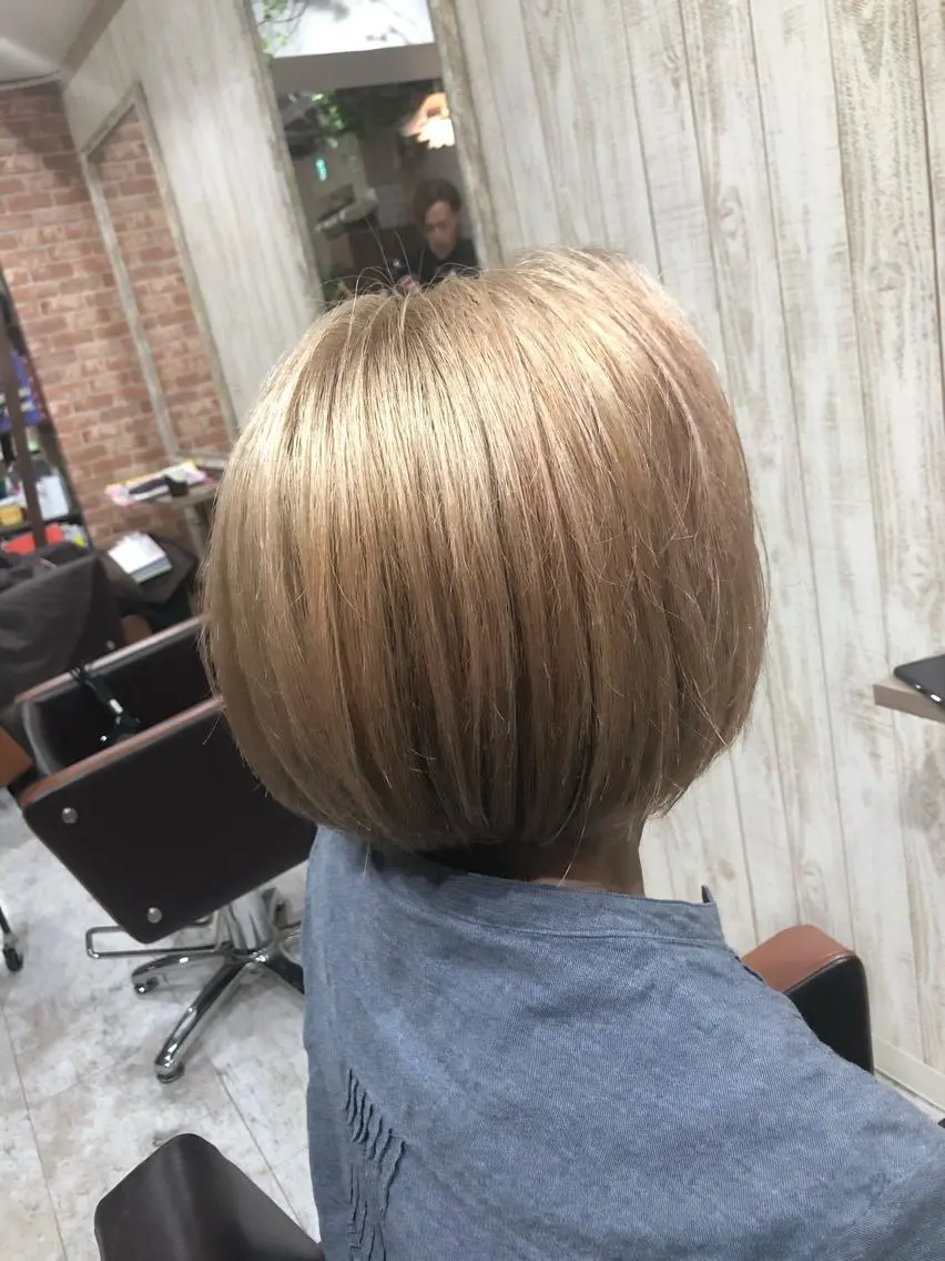 カラー みやもと まなみのヘアスタイル
