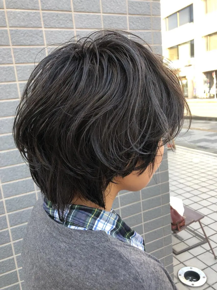 ショート カラー ハイライトカラー シルバー ハイライト ショートヘア ウルフカット 似合わせ レイヤー須川のヘアスタイル