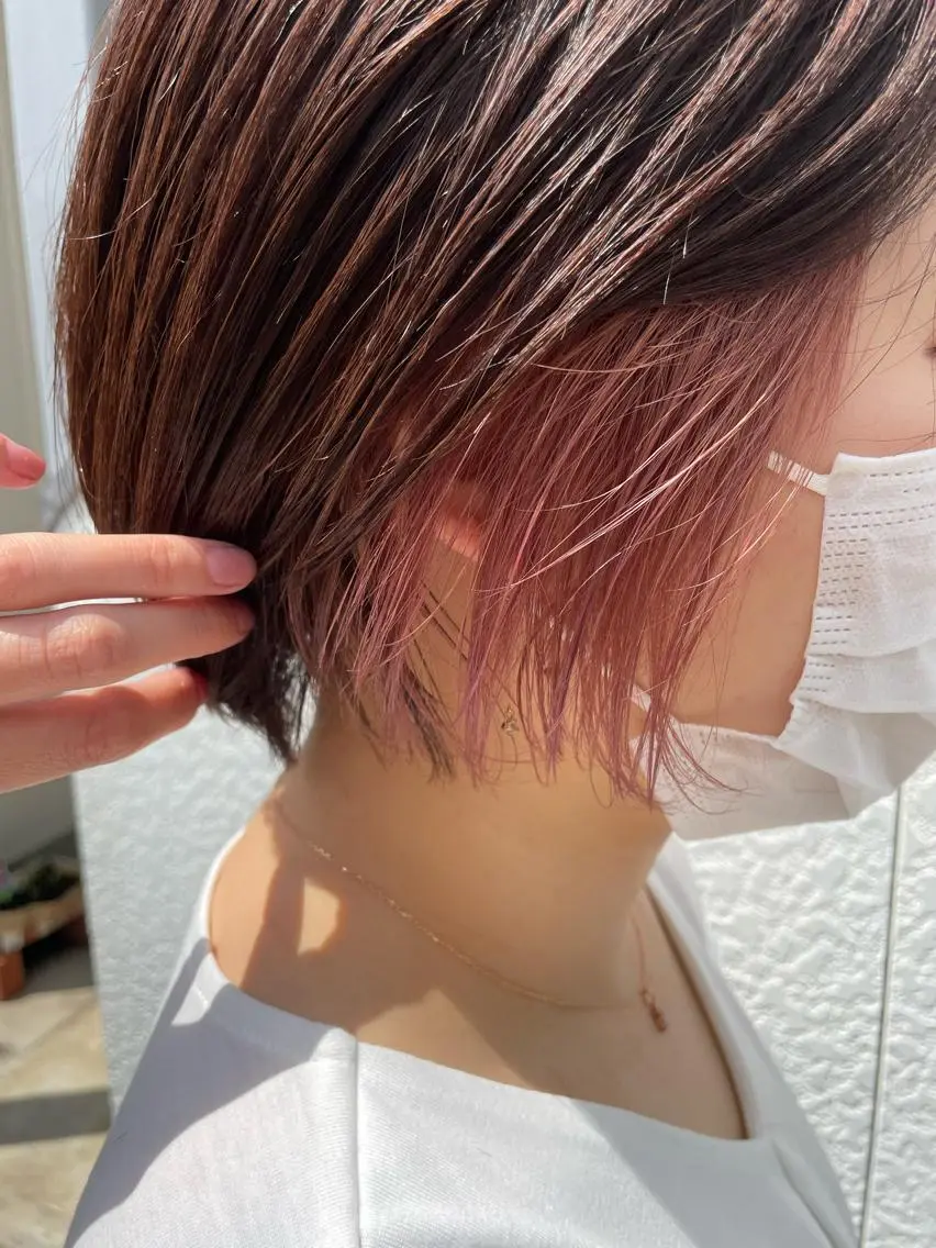 ショート カラー ブリーチ ケアブリーチ ダブルカラー インナーカラー ピンクカラー インナーカラー 推し ブリーチ 髪質改善のヘアスタイル