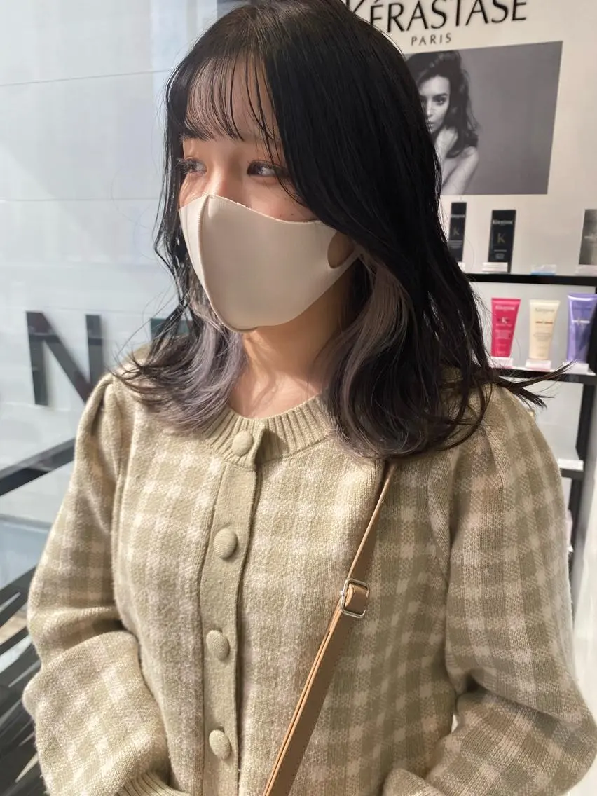 セミロング カラー パーマ ヘアアレンジ メンズ キッズ ネイル マツエク・マツパ メンズブリーチ メンズインナーカラー ブリーチ ケアブリーチ インナーカラー 韓国🇰🇷レイヤー カットオリーブカラーのヘアスタイル