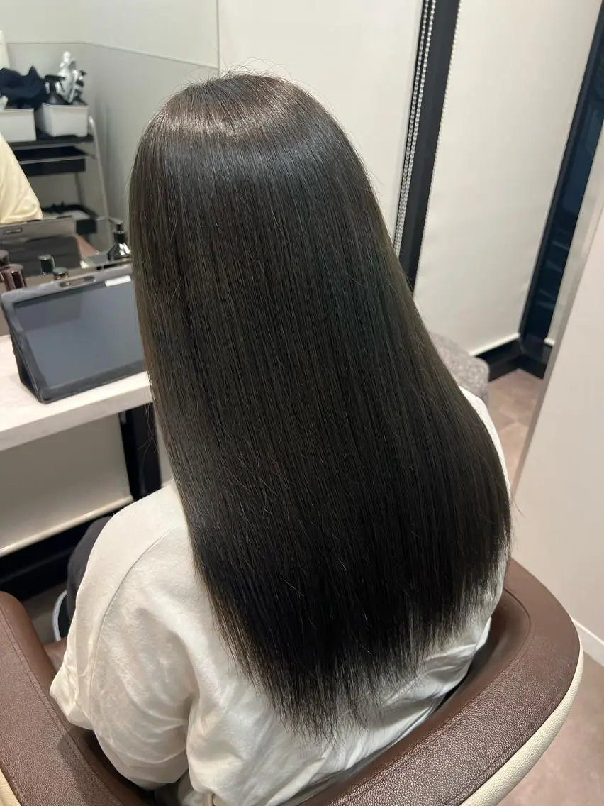 セミロング カラー オリーブカラー 髪質改善 トリートメント 外国人対応 佐久間のヘアスタイル
