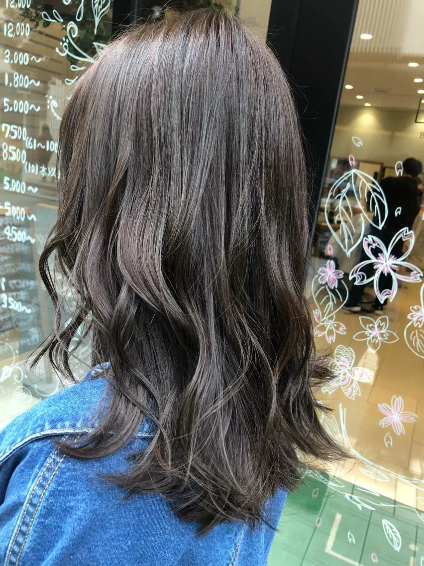 セミロング カラー 樋渡 侑希のヘアスタイル