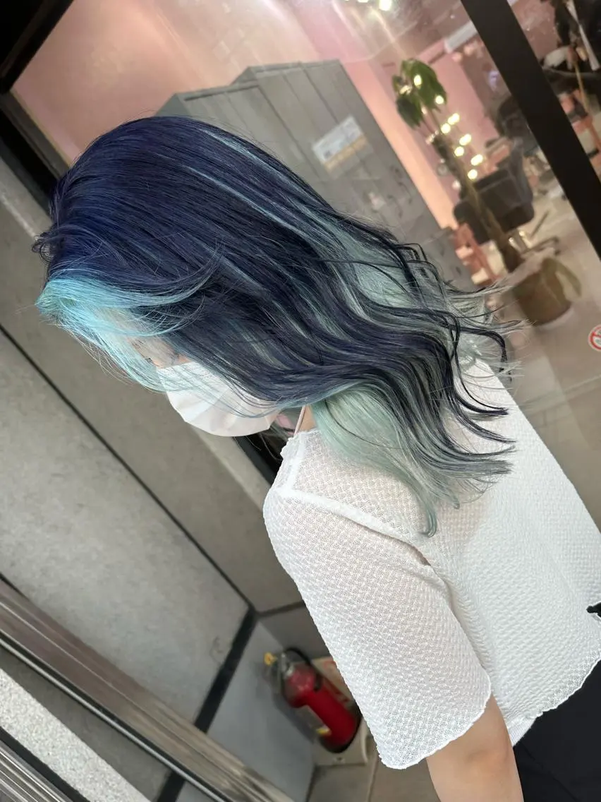 セミロング カラー ✨デザイン/ブリーチ MANATOのヘアスタイル