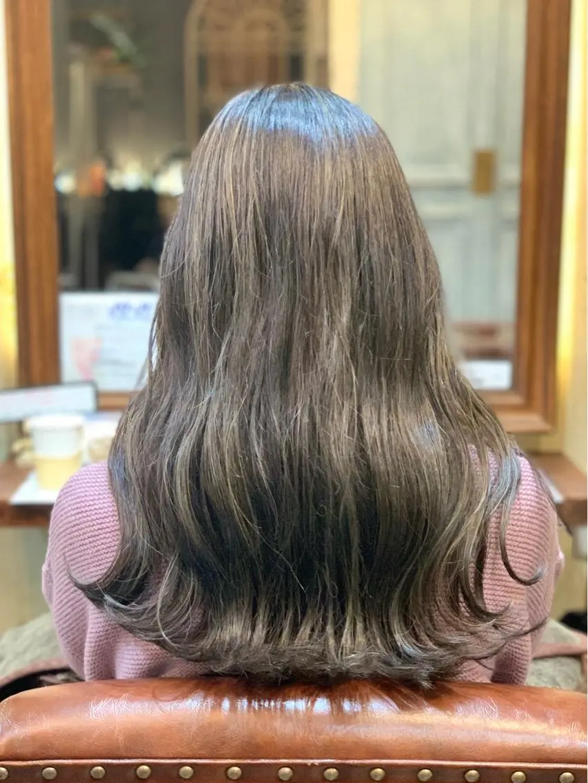 ロング ハイライト ヘアカラー トリートメント クバガワ シュンのヘアスタイル