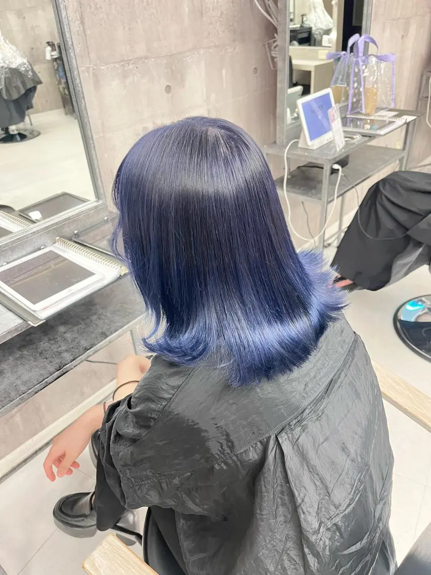 セミロング カラー ネイビーカラー 【毎朝セット3分】 メンズパーマ　真人のヘアスタイル