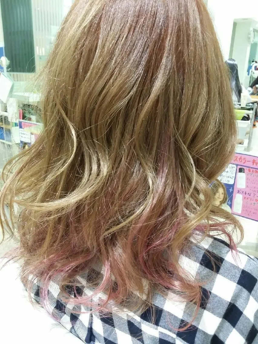 ミディアム カラー ヘアアレンジ メッシュ ピンクカラー パープルカラー きむえり/髪質改善 /うねり広がり改善のヘアスタイル