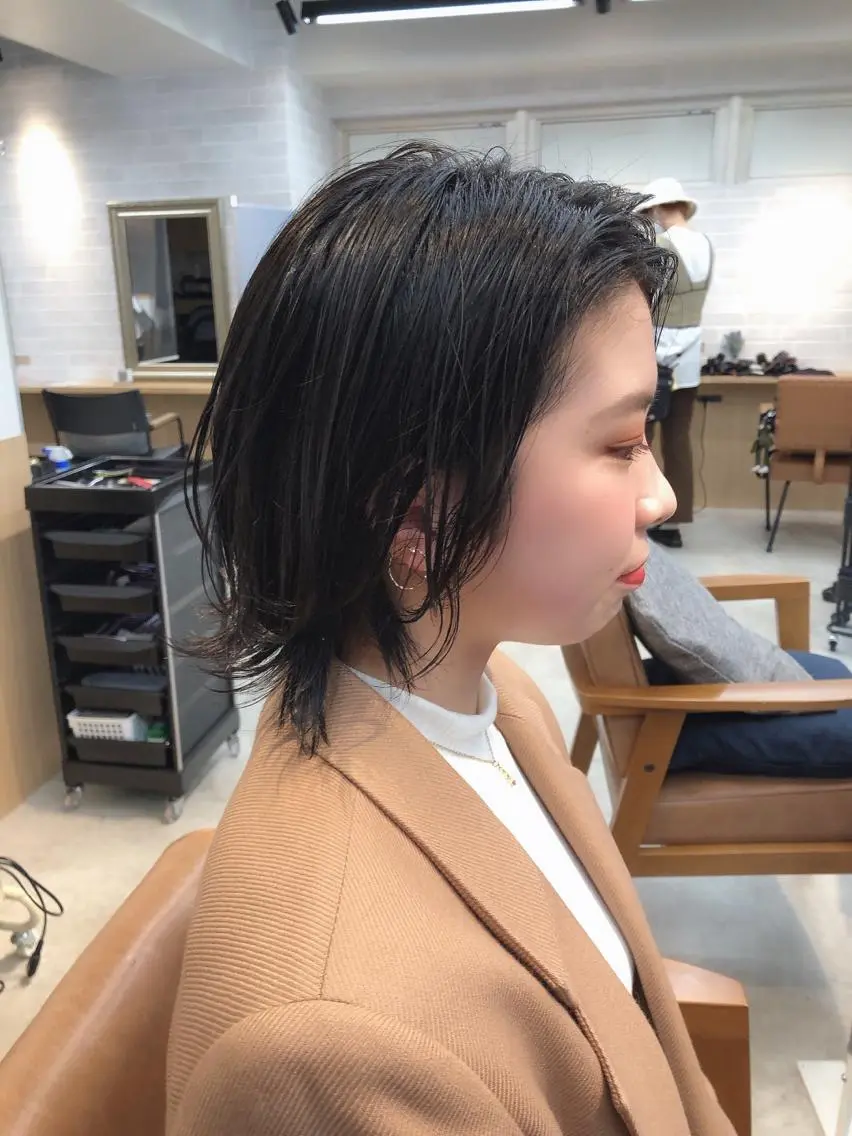 ミディアム ボブ 外ハネヘア カット 杉野 凜のヘアスタイル