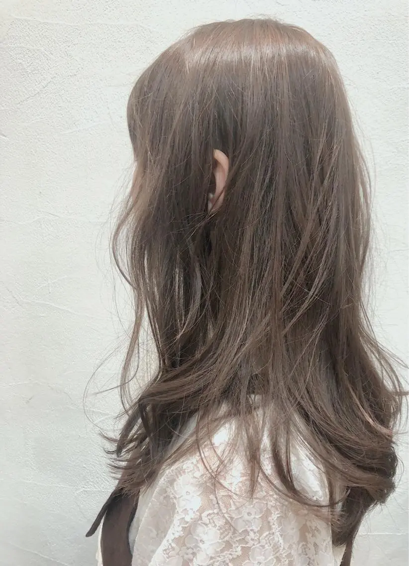 ミディアム カラー グレージュ 360°キレイな ショートカットのヘアスタイル