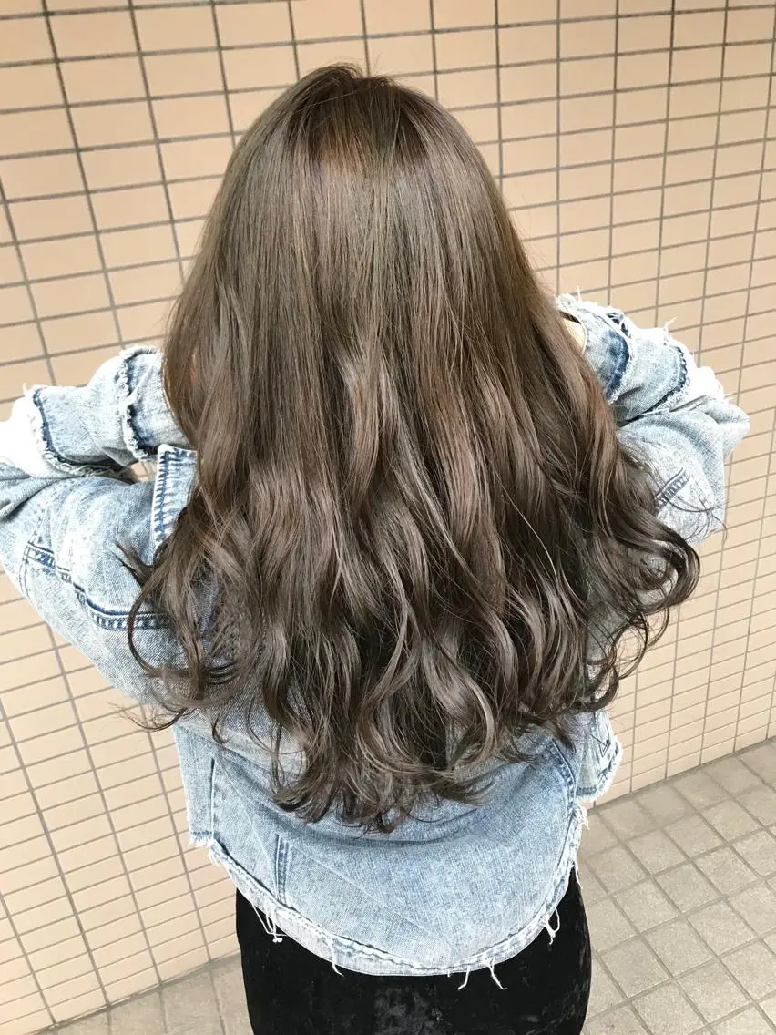 セミロング カラー ベージュカラー オリーブベージュ 赤み消し韓国ヘア レイヤー縮毛🤍渡邉のヘアスタイル