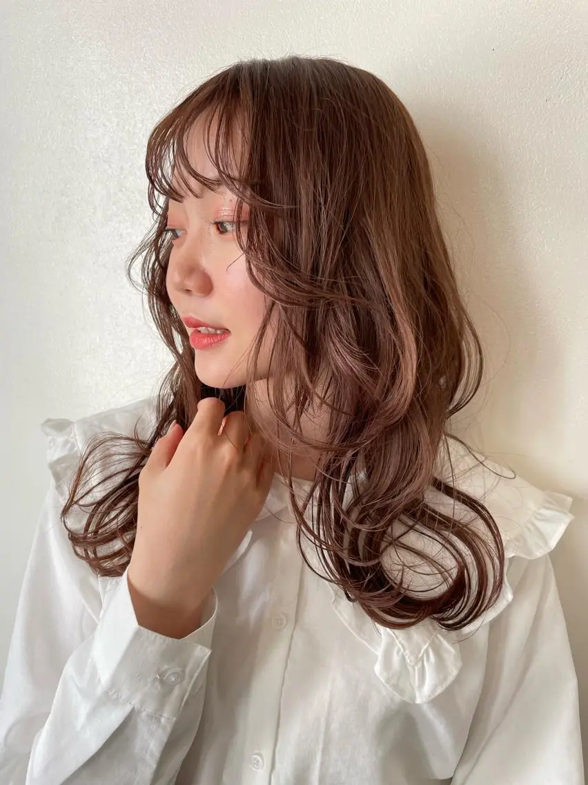 ロング カラー ベージュカラー ピンクカラー 顔まわりレイヤー レイヤーカット h a k u 大倉 卓人のヘアスタイル