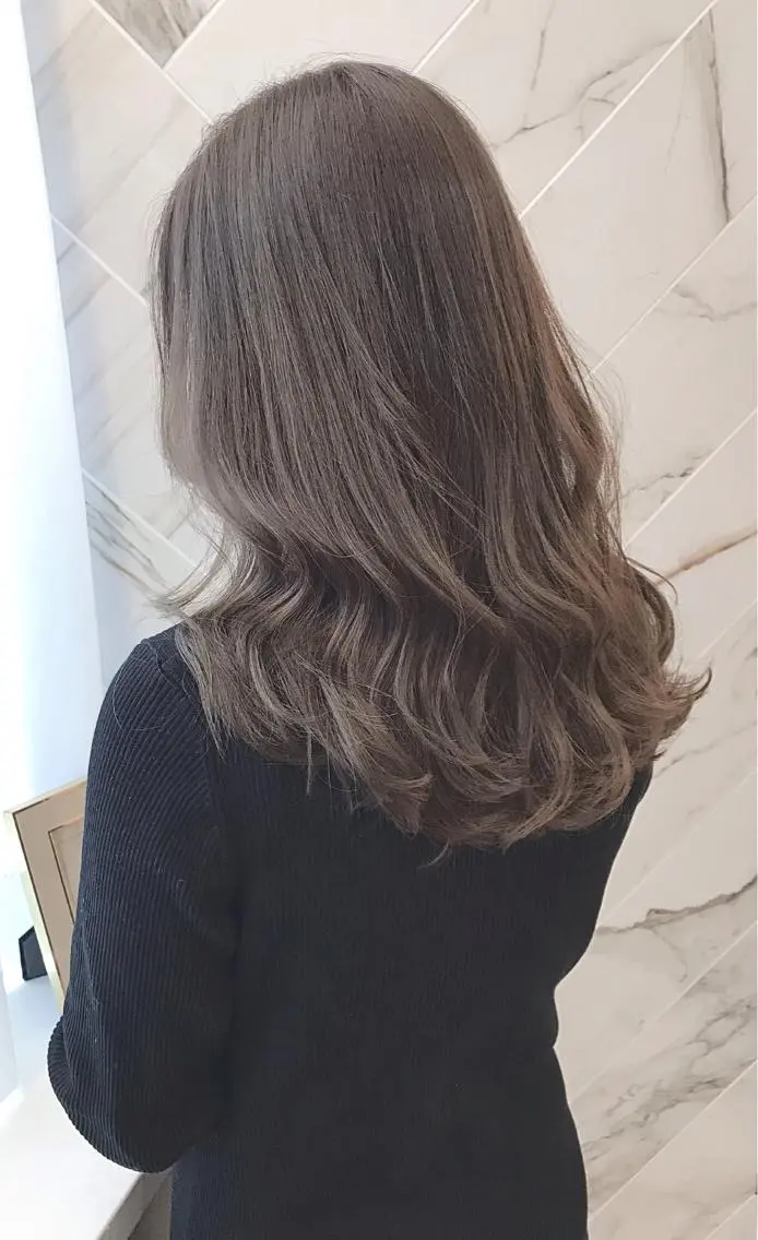 セミロング カラー アクアカラー ベージュカラー 髪質改善 トリートメント 上條 航平のヘアスタイル