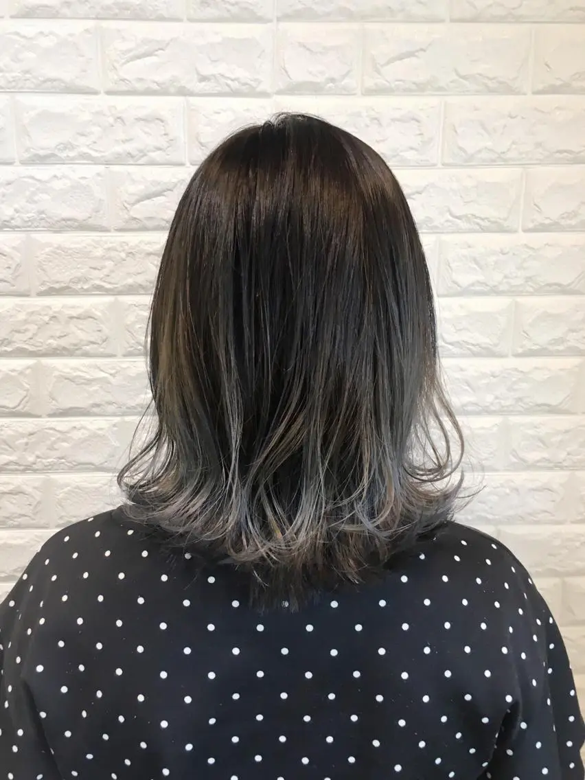 ミディアム カラー ヘアアレンジ ダークグレー グラデーションカラー 🌿 ܸAir 透明感🌱西村知佳のヘアスタイル