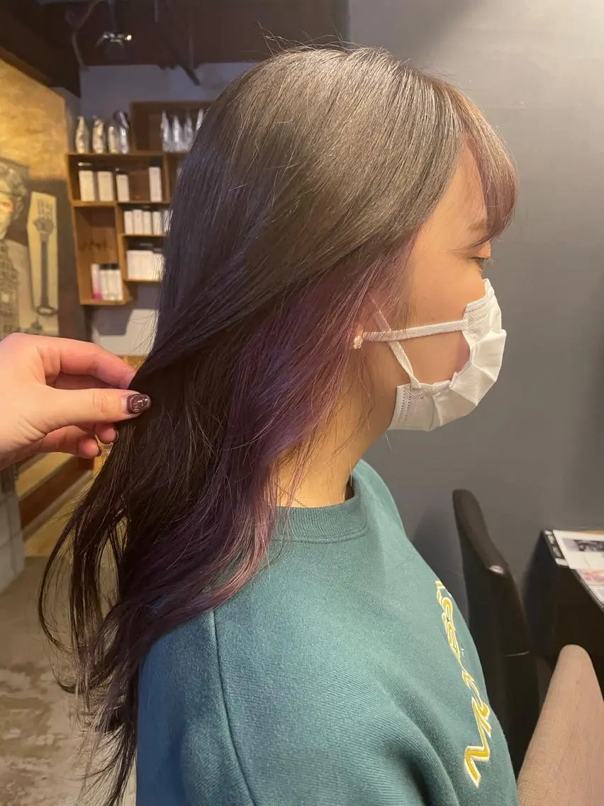 カラー イヤリングカラー グレージュ ラベンダーカラー オリーブグレージュ オリーブグレー 隅内 桃香のヘアスタイル