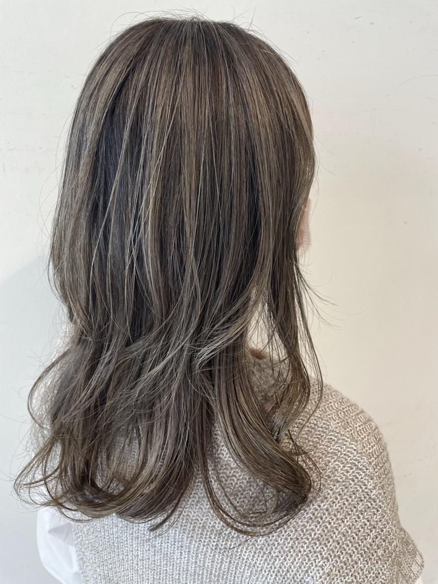 ミディアム カラー ブリーチ 透明感カラー グレージュ ハイライトカラー ハイライト カット ヘアカラー トリートメント 伊勢崎/nap hair 栗原大輔のヘアスタイル