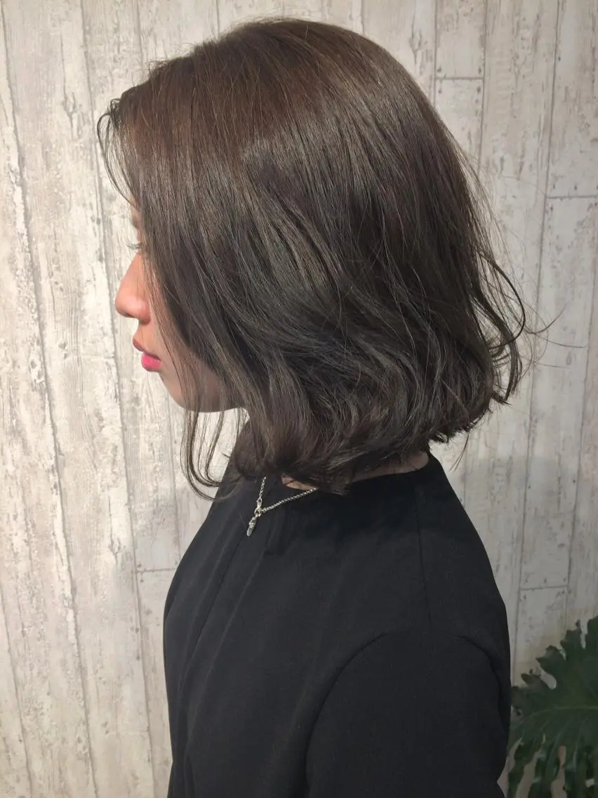 ミディアム カラー パーマ アッシュ ブルーカラー ブルーアッシュ ブルージュ グラデーションカラー Unique ユニークのヘアスタイル