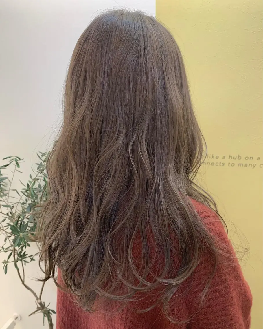ロング カラー ブリーチ 透明感カラー グレージュ hubhair レイヤー/透明感のヘアスタイル